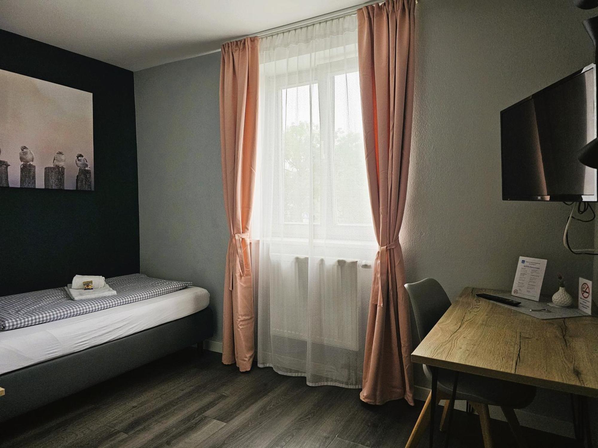 Novitel Pension Pliening - Muenchen Messe エクステリア 写真