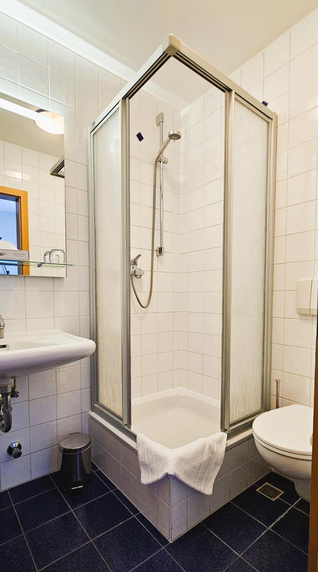 Novitel Pension Pliening - Muenchen Messe エクステリア 写真