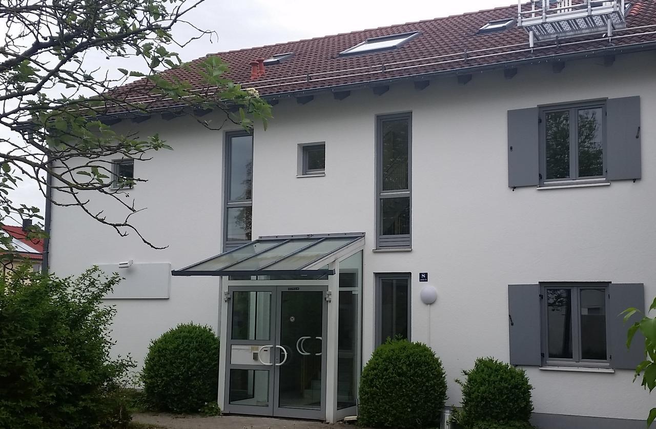 Novitel Pension Pliening - Muenchen Messe エクステリア 写真